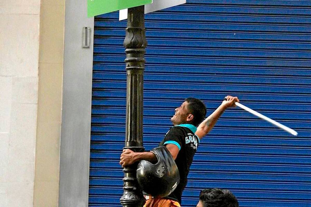 Ambulantes protestan, el Alcalde no baja la guardia