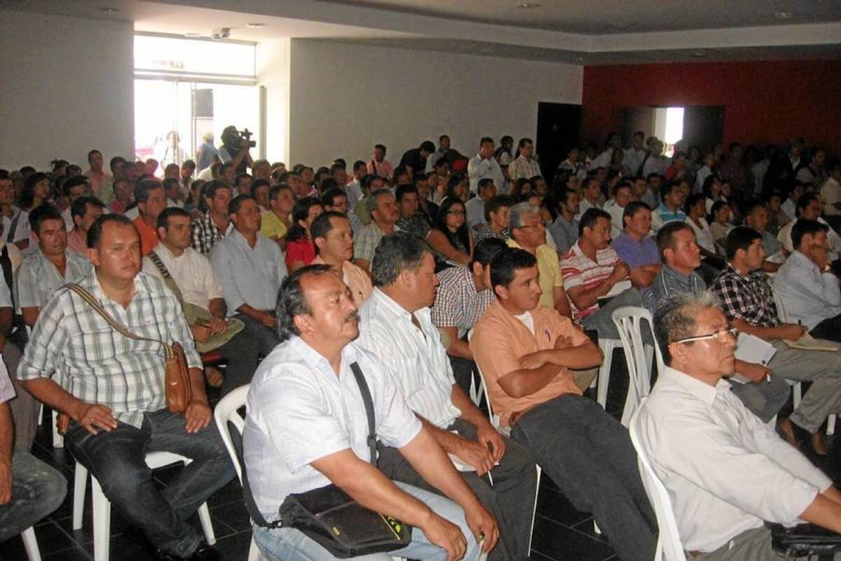 Amplia asistencia hubo en la capacitación de la Procuraduría, en la sede de la CAS en San Gil. (Foto: Nancy Gómez /VANGUARDIA LIBERAL)