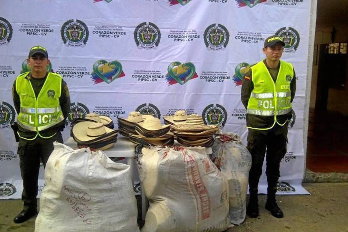 Mil sombreros de fabricación china fueron incautados por la Policía Nacional del II Distrito del Socorro, por no presentar documentos que acreditaran la legalidad de la mercancía. (Foto: Suministrada Policía Nacional/VANGUARDIA LIBERAL)