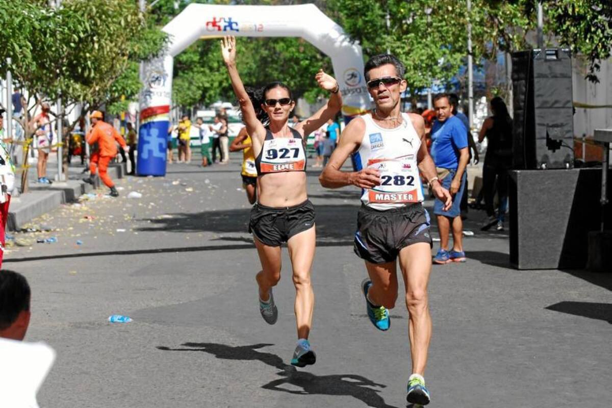 La santandereana Ana Joaquina Rondón Macías, quien renunció a participar en los próximos Juegos Nacionales, ganó el pasado fin de semana la Carrera Fomanort 27 años, que se disputó en Cúcuta. Rondón Macías empleó 39’:58’’ en los 11 kilómetros y 600 metros de recorrido dispuestos para la categoría élite. (Foto: Suministrada / VANGUARDIA LIBERAL )