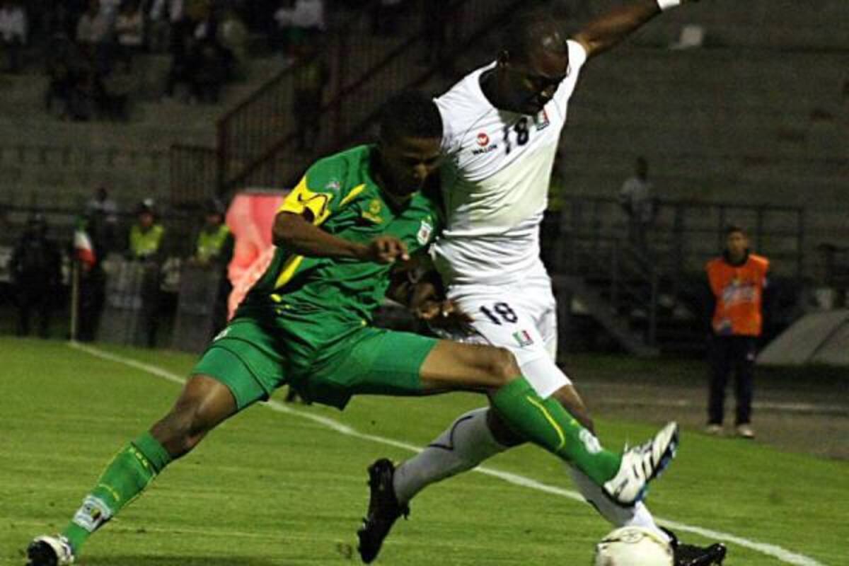 Goleando por 5 - 1 al Deportes Quindío en la noche del sábado, Once Caldas ajustó su quinto triunfo en el torneo y se mantiene firme en el liderato de la Liga Postobón, al sumar 16 puntos de 18 posibles.(Foto: Colprensa / VANGUARDIA LIBERAL)