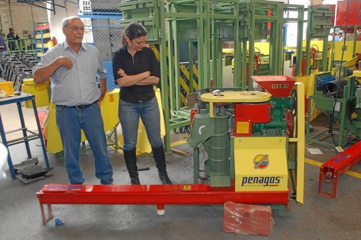 Diana Sierra López, quién junto con tres estudiantes de los Andes trabajará en el diseño ergonómico de la planta, junto con el ingeniero Álvaro Ardila Duarte, el creador de la Ucbe. (Foto: Jaime del Río/VANGUARDIA LIBERAL)