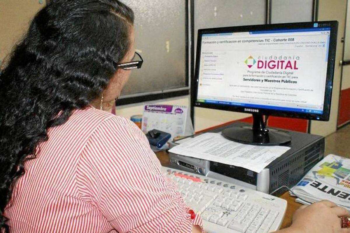 Los funcionarios se capacitaron en el uso de las Tecnologías de Información y Comunicación, TIC. (Foto: Suministrada/VANGUARDIA LIBERAL)