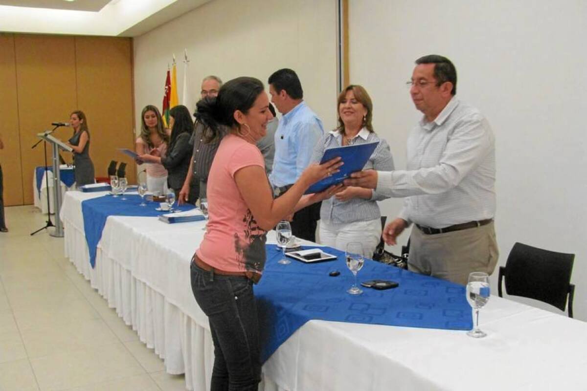 Entregan subsidios de vivienda a 76 familias
