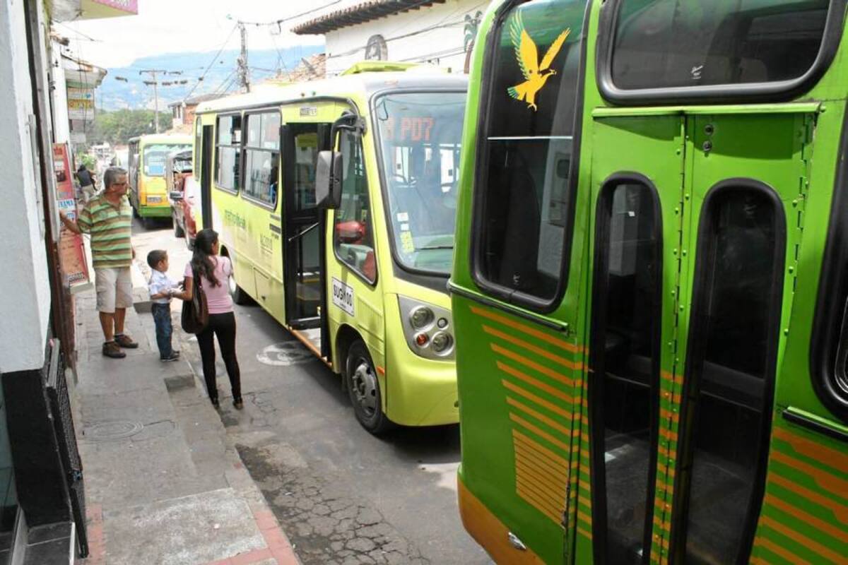 La Contraloría Departamental conminó a la Inspección de Tránsito de Piedecuesta a evitar definitivamente la circulación de buses convencionales de transporte público colectivo. (Foto: Archivo/VANGUARDIA LIBERAL)