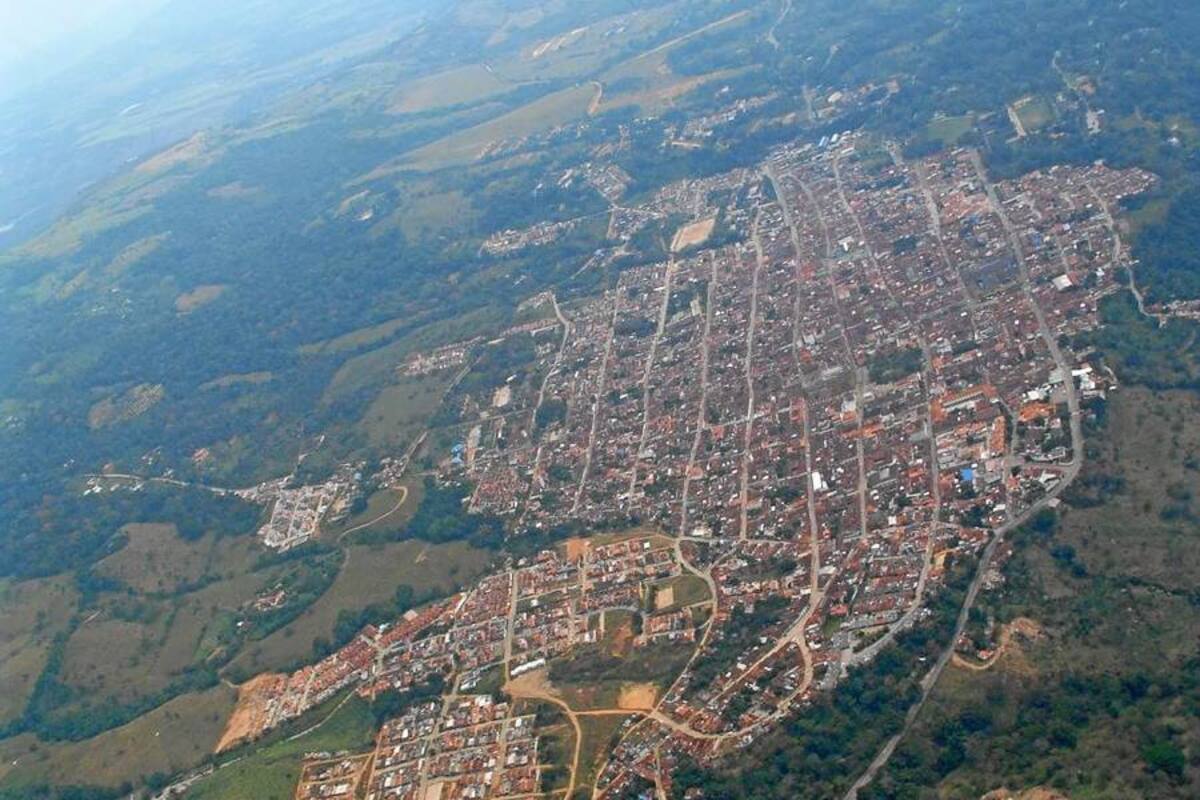 Panorámica del Socorro, que permite visualizar el trazado que tendrá la construcción de la variante, obra en la cual el gobierno nacional se invertirán $68 mil millones. (Foto: Suministrada/VANGUARDIA LIBERAL)