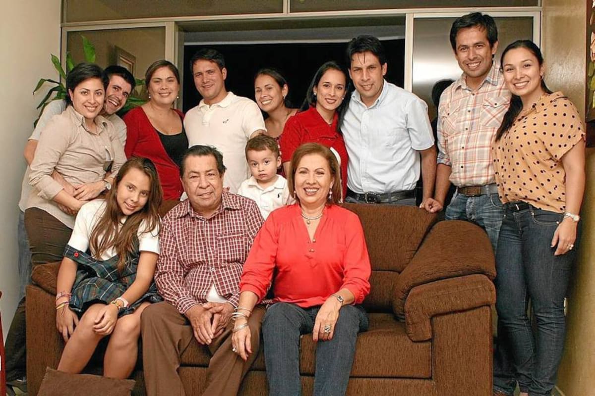 Henry Plata, Raquel Sepúlveda de Plata, Simón Vargas, Mónica Plata de Serrano, Juan Camilo Serrano, Milena Plata de Vargas, Jaime Vargas Mendoza, Lina Plata, Silvia Quiroz de Plata, Edward Plata, Carlos Humberto Plata, Catalina Díaz de Plata, entre otros. (Foto: Mauricio Betancourt / VANGUARDIA LIBERAL)