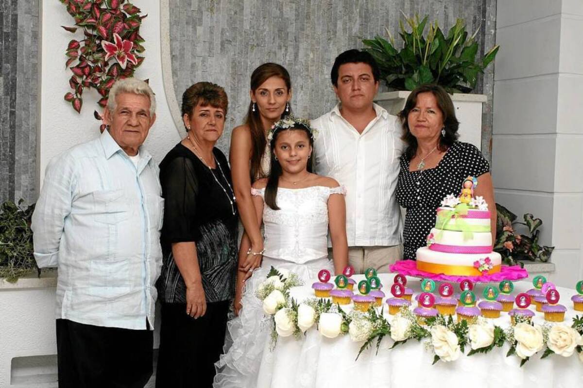 Carlos Julio Jaimes, Socorro Espinel, Paula Jaimes, Mariana Díaz Jaimes, José Israel Díaz y Nubia Flores. (Foto: Mauricio Betancourt / VANGUARDIA LIBERAL)
