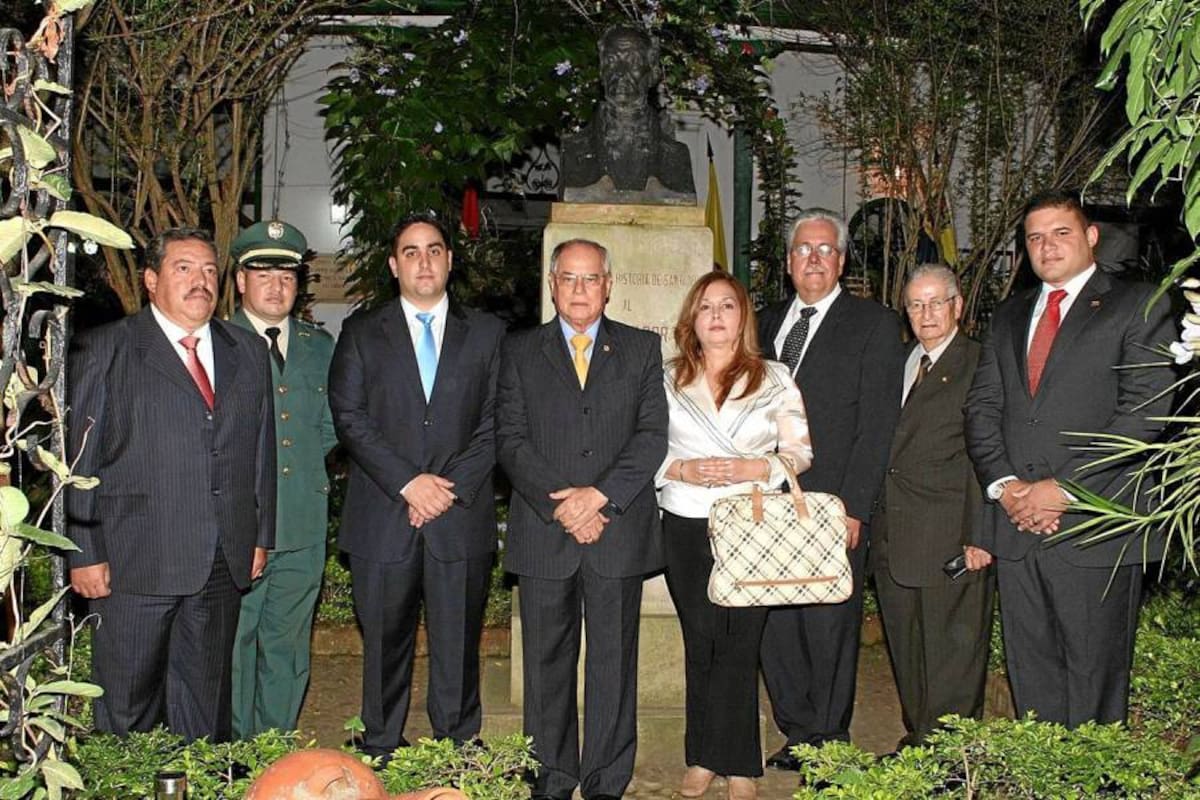 Sain Quintana Castro, Mayor Gustavo Vega Ramírez, Consul David Quintana, Miguel José Pinilla Gutiérrez, María del Carmen Lariva, Fabio Torres Barrera, Roberto Vargas Mantilla y Rafael Urdaneta. (Foto: Mauricio Betancourt / VANGUARDIA LIBERAL)