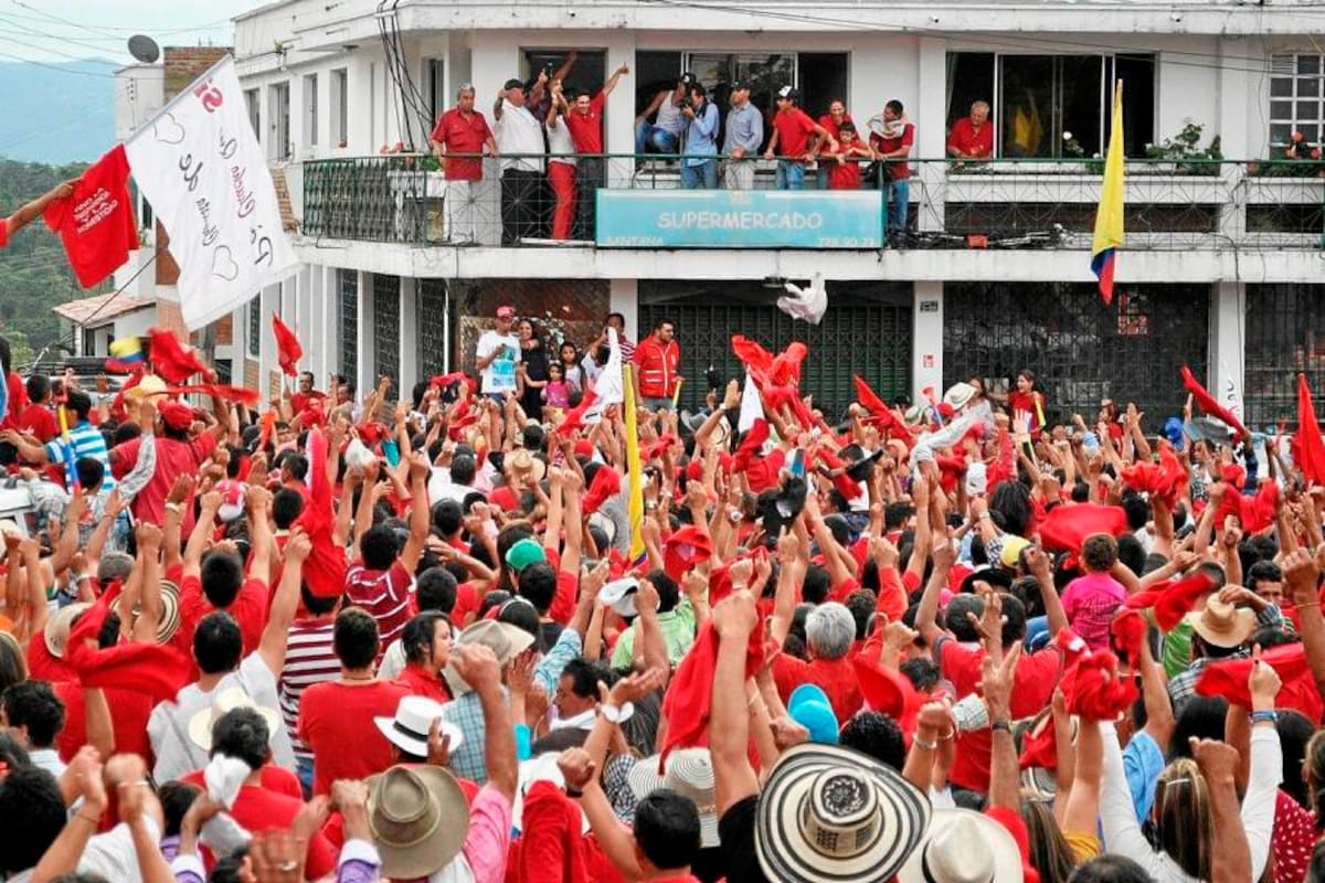 Ante más de tres mil personas celebró su victoria Jesús Barrera Fandiño, alcalde electo de los santaneros, quien se posesionará en los próximos días, para desarrollar su mandato por espacio de 3 años y 17 días. (Foto: Luis Fernando Martínez Vargas/VANGUARDIA LIBERAL)