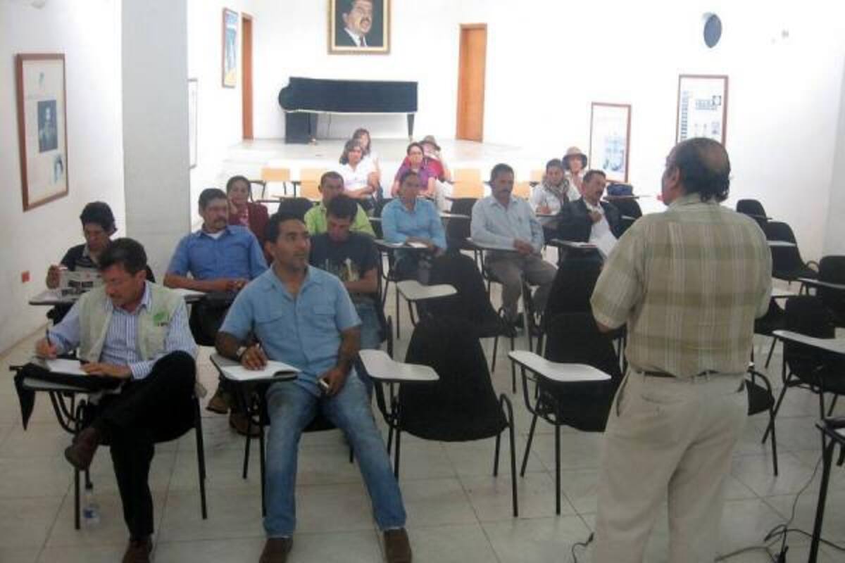 La reunión entre asociaciones de la región, funcionarios y la Corporación áreas protegidas, se realizó el sábado 13 de noviembre, en la biblioteca municipal Alejandría.(Foto: Nancy Acuña R /VANGUARDIA LIBERAL)