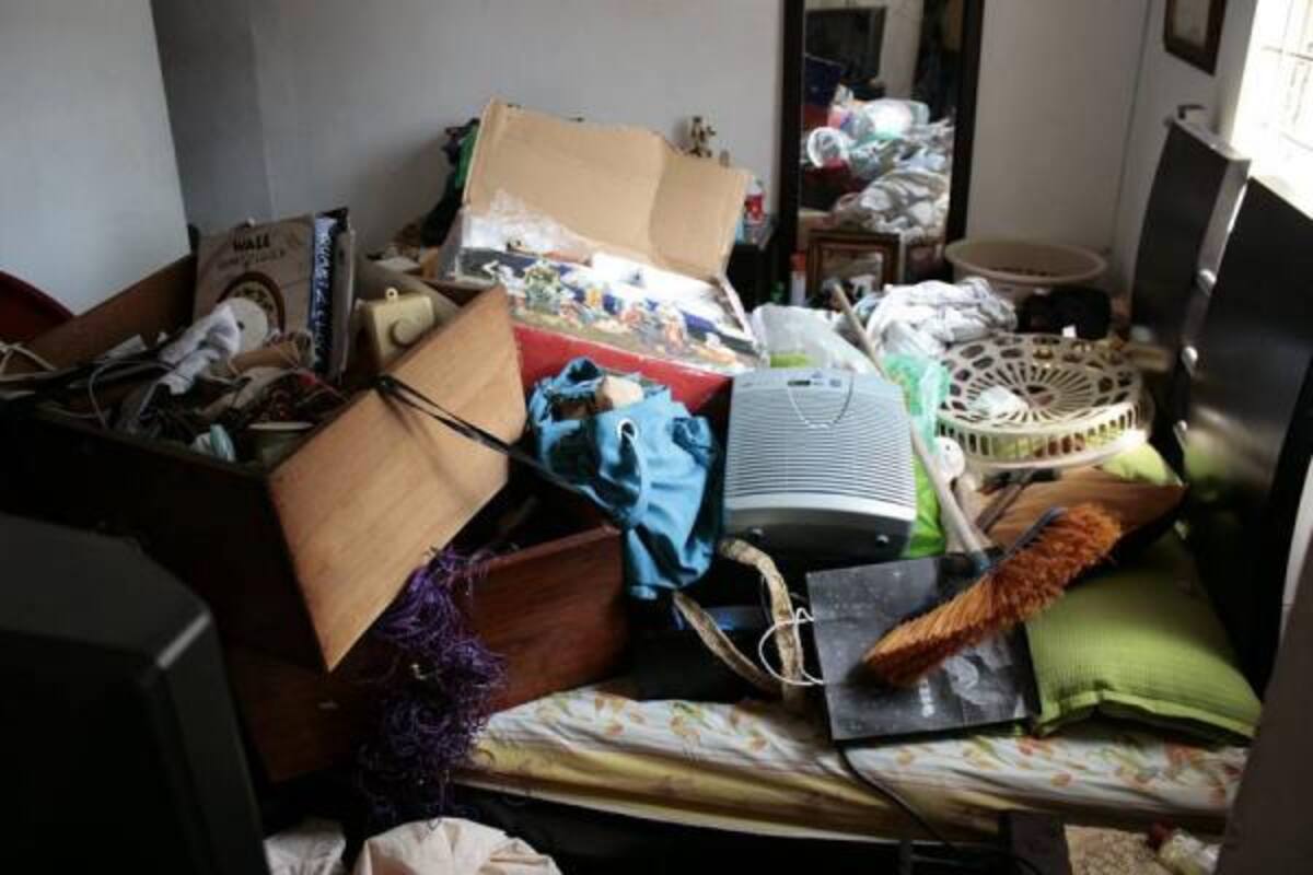 La banda de asaltantes buscó violentamente en toda la vivienda dinero en efectivo. Tras no encontrar nada, los hombres huyeron del sector en una buseta de servicio especial, que los estaría esperando fuera de la residencia.(Foto: Ricardo Pérez/VANGUARDIA LIBERAL )