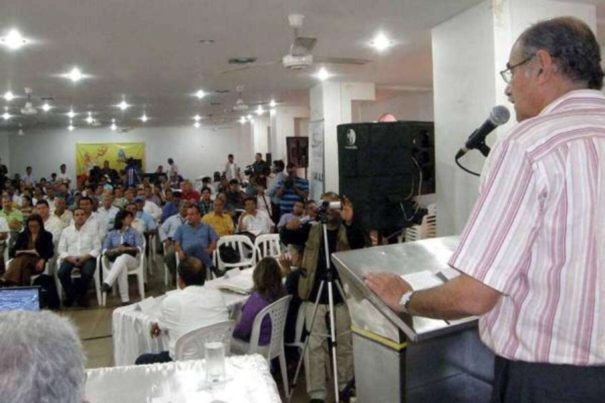 Denuncia de irregularidades en el proceso de construcción del Hospital Regional del Magdalena Medio y los reclamos por los atrasos en los procesos licitatorios del estadio Daniel Villa Zapata tuvo que responder el gobernador Horacio Serpa Uribe, en la rendición de cuentas que adelantó ayer en Barrancabermeja.(Foto: Édgar Pernett/VANGUARDIA LIBERAL)