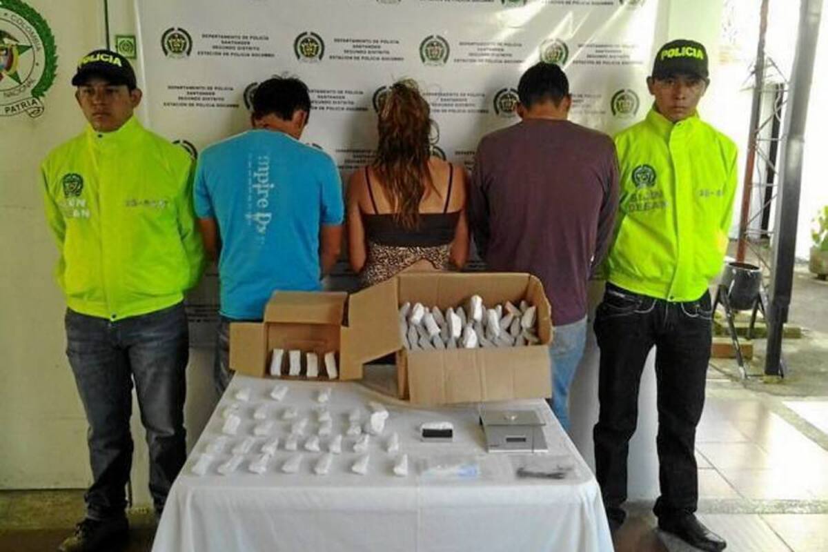 Un total de 500 gramos de marihuana se les incautaron a los capturados, así como una gramera y una máquina para fabricar cigarrillos. (Foto: Suministrada/VANGUARDIA LIBERAL )