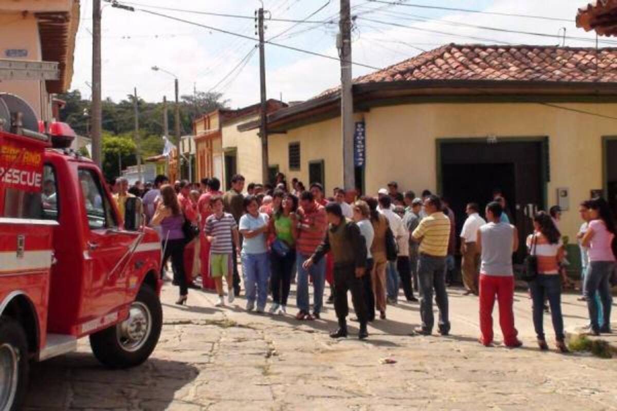 En cuanto a los daños materiales, las autoridades adelantan los registros necesarios para establecer la cuantía y el tipo de combustible utilizado, en el hecho que hoy es repudiado por las autoridades locales y comunidad.