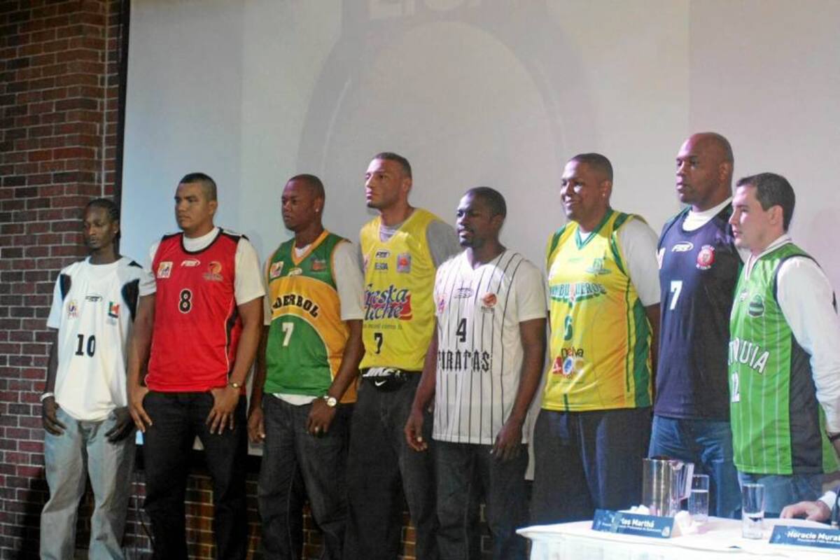 Con la presencia de algunas de las principales figuras del baloncesto nacional, ayer se llevó a cabo el lanzamiento de la Liga Directv de Baloncesto Profesional, que este año durará ocho meses. (Foto: Colprensa/VANGUARDIA LIBERAL)