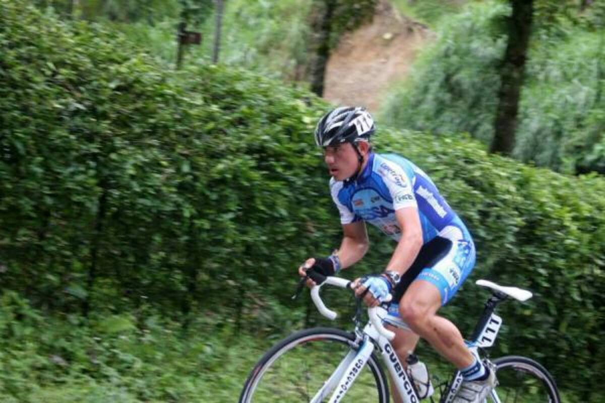 Aristóbulo Cala Cala, del municipio de El Hato, es el ciclista mejor ubicado en la general individual del equipo Essa - Panachi - Indersantander - Copetran - Formesan en la Vuelta de la Juventud, marcha en el puesto 36, a más de siete minutos del líder de la prueba.(Foto: TTomada de www.ciclismodecolombia.com / VANGUARDIA LIBERAL)