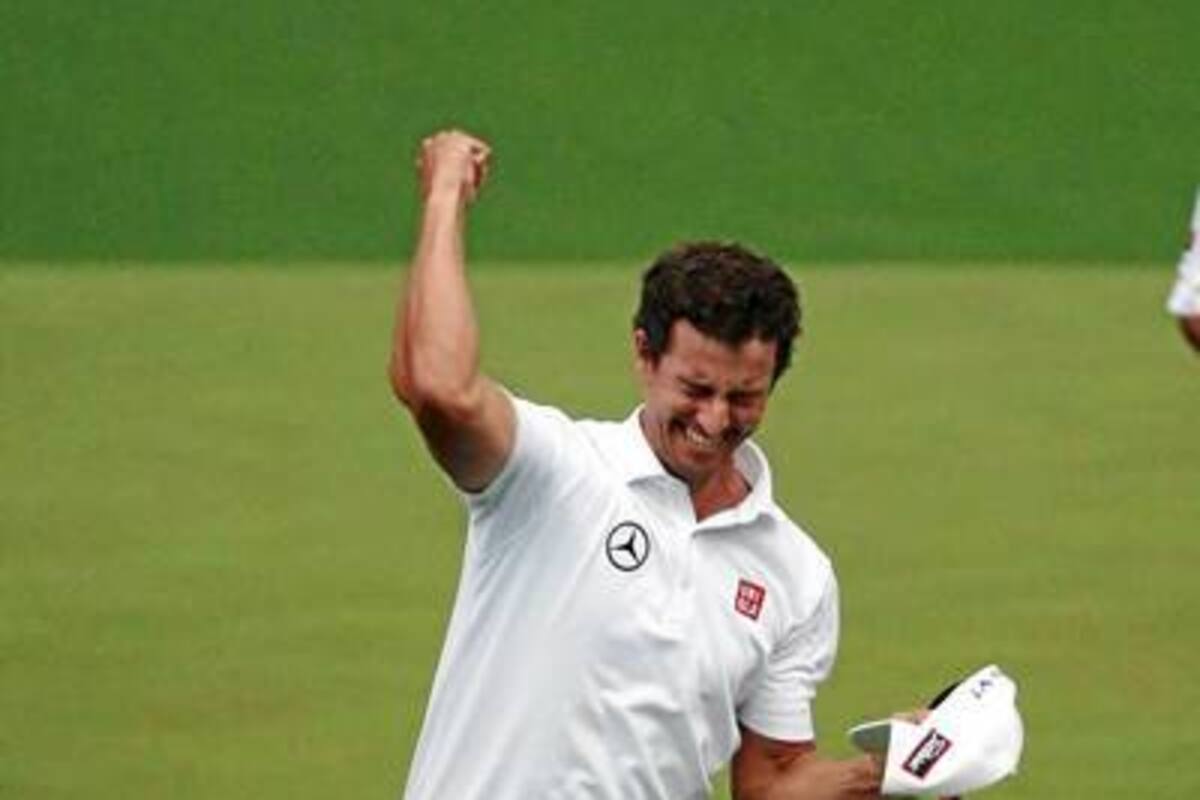 Así celebró el australiano Adam Scott su triunfo en el Masters de Augusta de Golf, que se definió en dos hoyos de desempate con el argentino Ángel Cabrera. Scott se convirtió en el primer jugador de su país en ganar el torneo de golf más importante y emblemático del mundo. Y en la rueda de prensa, el australiano lució la clásica chaqueta verde que lo acredita como campeón. (Foto: AFP / VANGUARDIA LIBERAL)