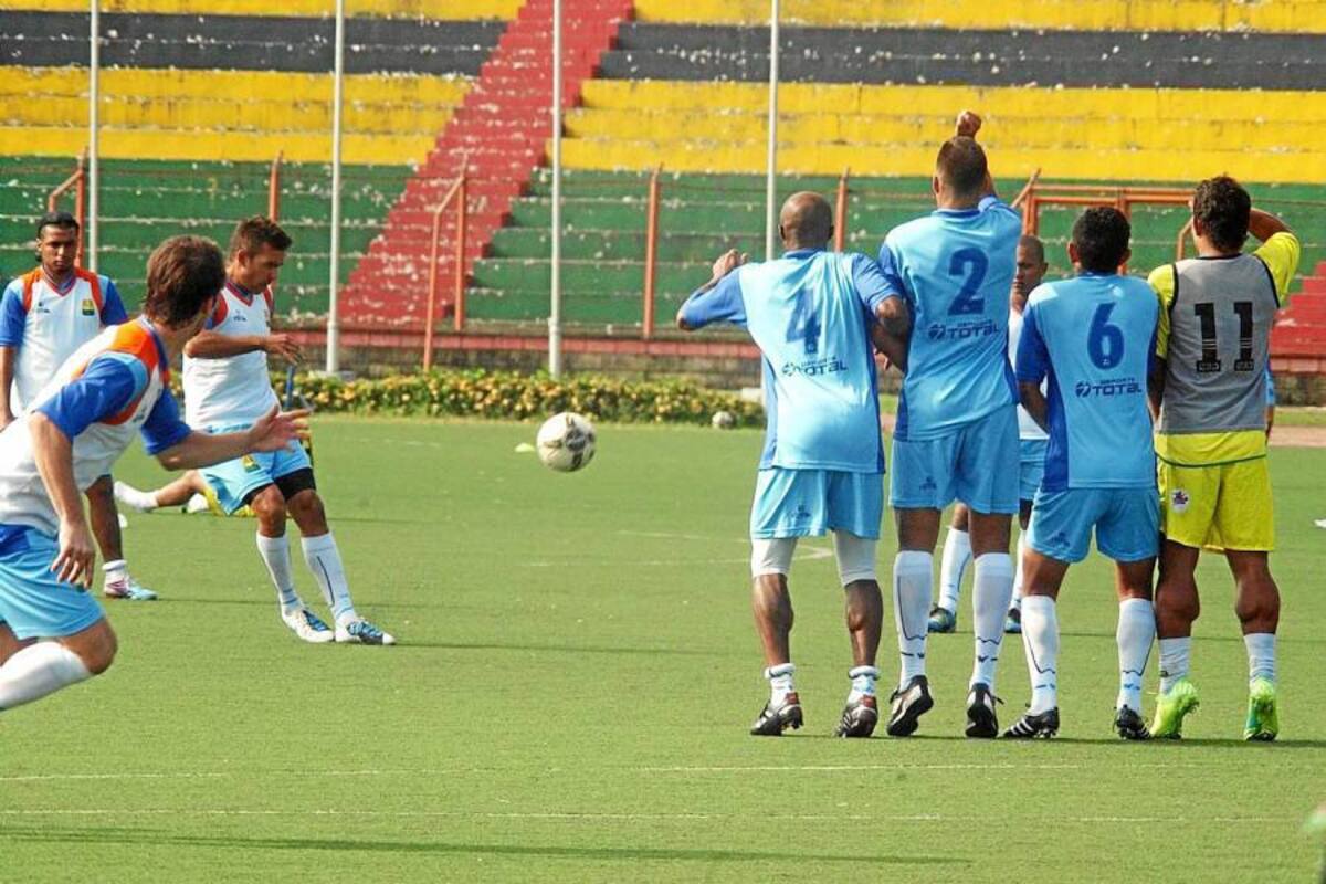 El santandereano Sergio Novoa partirá como titular hoy cuando Atlético Bucaramanga visite a Alianza Petrolera en la Copa Postobón, torneo que reúne a los equipos de la A y la B. (Foto: Jaime del Río / VANGUARDIA LIBERAL )