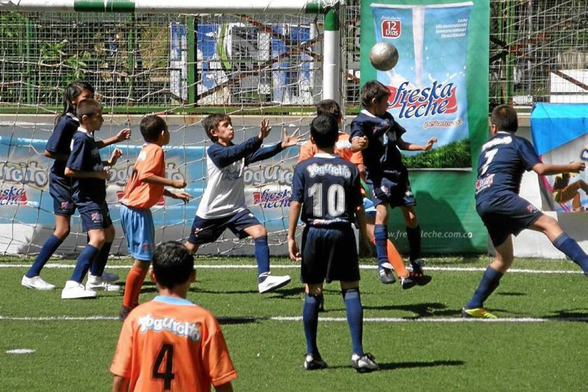 Bastante movida e intensa estuvo la segunda fase de la Copa Yogurcito Freskaleche en la que se marcaron 24 goles. En la gráfica el duelo entre Marsella y Ajax, que se saldó con triunfo del primero por 1 – 0. (Foto: Javier Gutiérrez Pieruccini / VANGUARDIA LIBERAL)