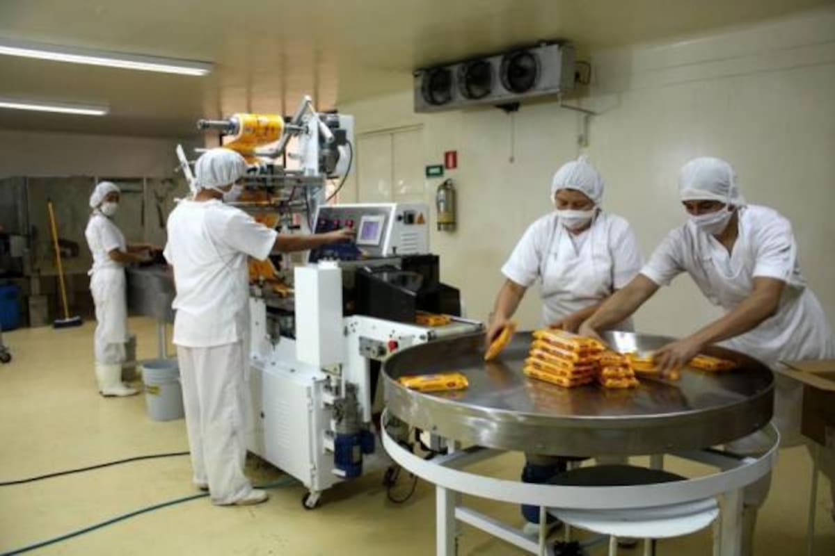 Cuando la fábrica inició sólo contaban con una tostadora , un descascarillador y un molino de piedra. En este momento cuentan con tecnología como un molino centrífugo, los tanques de almacenamiento y bandas.(Foto: Suministrada/VANGUARDIA LIBERAL)