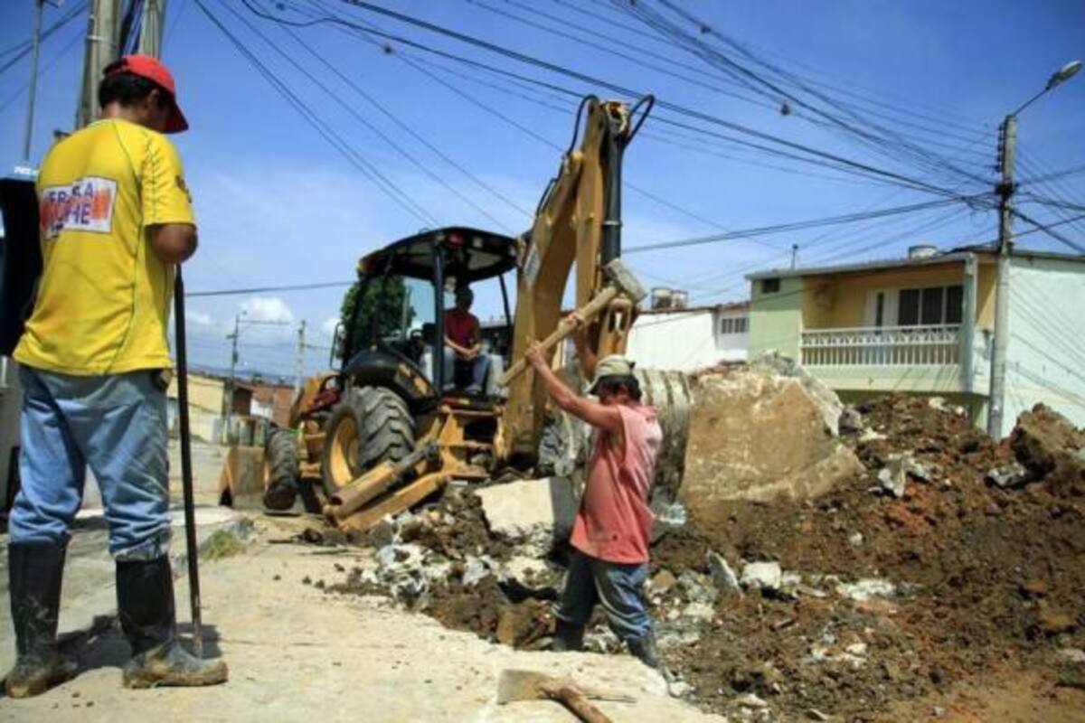 De acuerdo con la comunidad, la falta de mantenimiento en la vía había traído problemas de movilidad por el sector.(Foto: Mauricio Villamizar/VANGUARDIA LIBERAL)