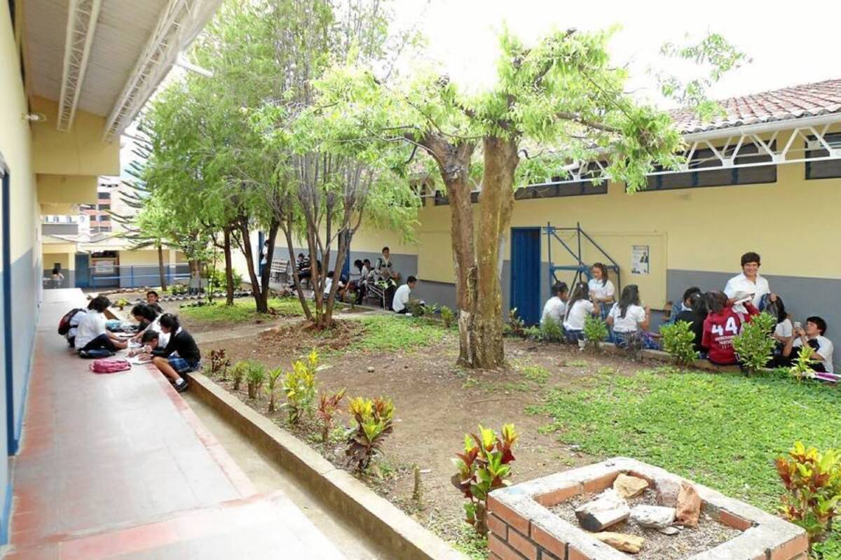 Los vigilantes piden al Gobierno Nacional revisar la tabla salarial y mejorarles las condiciones laborales y económicas para evitar que el sistema de seguridad en los planteles educativos colapse. (Foto: Archivo/VANGUARDIA LIBERAL )
