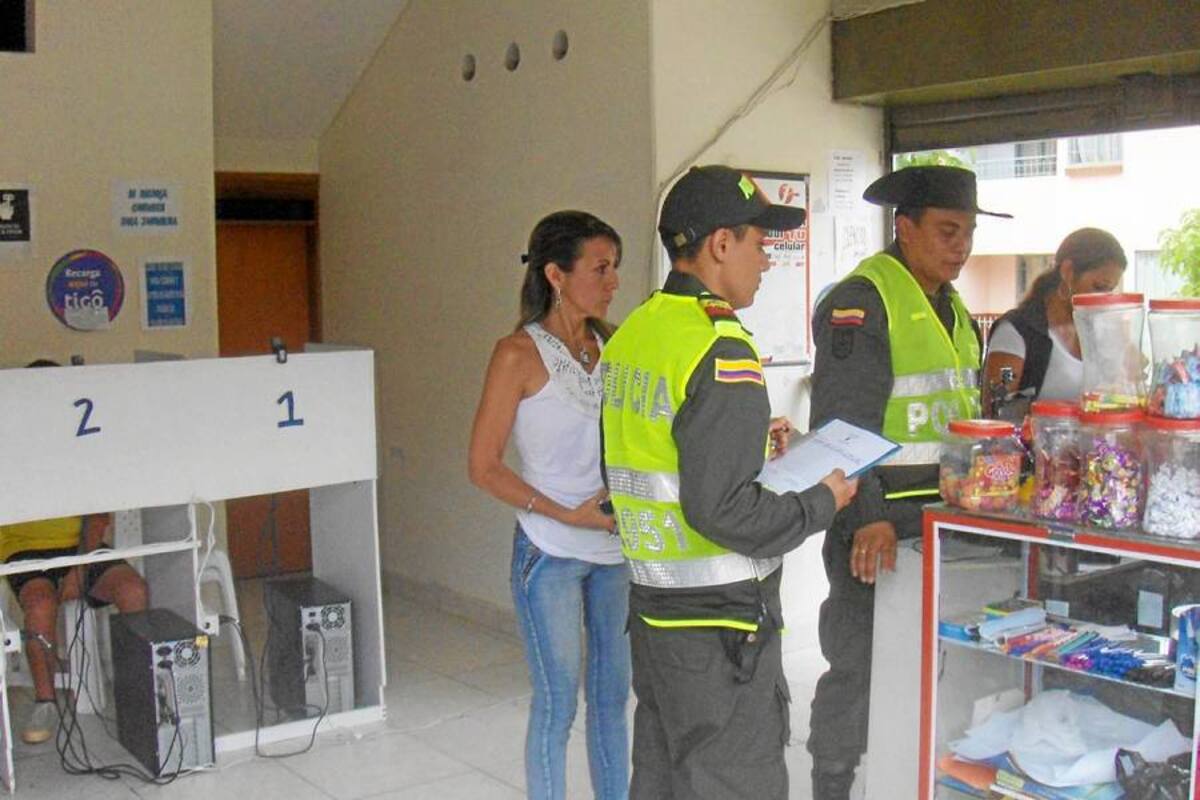 Autoridades civiles y de policía llevan a cabo control a establecimientos de videojuegos a fin de verificar que no se preste ese servicio a menores de edad por considerarlo un peligro para su integridad moral. (Foto: Suministrada/VANGUARDIA LIBERAL)
