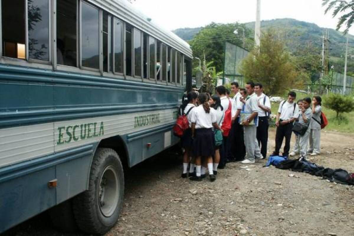 Hasta el próximo lunes 17 de enero se publicará la licitación para el transporte escolar en San Gil. (Foto: Archivo/VANGUARDIA LIBERAL )