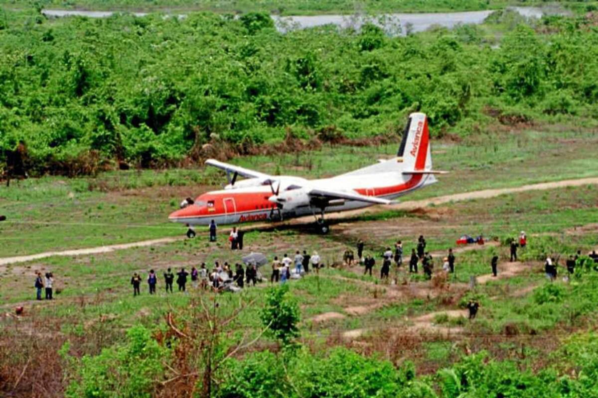 El Fokker-50 de matrícula PHMXT fue encontrado horas después en una pista clandestina en el sur de Bolívar. (Foto: Archivo/VANGUARDIA LIBERAL )