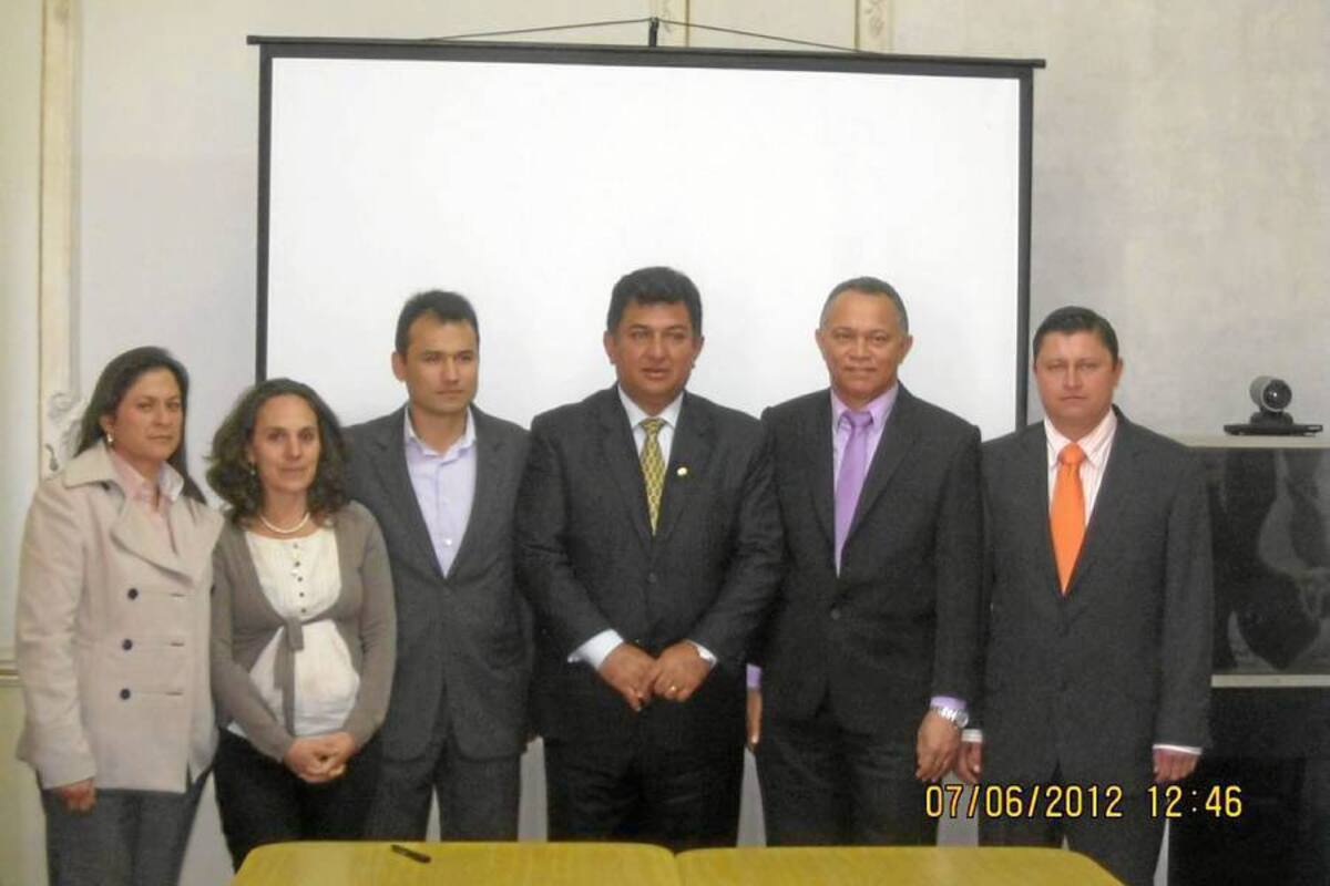 A la firma de convenios asistieron los municipios de Barichara (derecha) seguido de Valledupar, Zipaquira, Abejorral junto a la directora encargada de patrimonio Adriana Molano Arenas y la alcaldesa de Salamina. (Foto: Suministrada /VANGUARDIA LIBERAL)