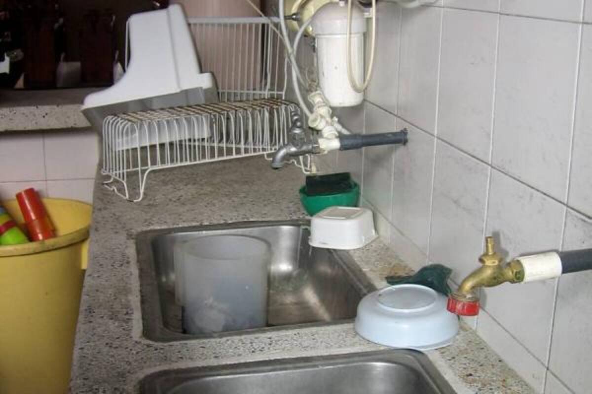 Aspectos de la cocina de los comedores sellados por Saneamiento Ambiental de la Secretaría de Salud Departamental, en la Sede B del Coam, del municipio del Socorro. (Foto: Nancy Gómez /VANGUARDIA LIBERAL)