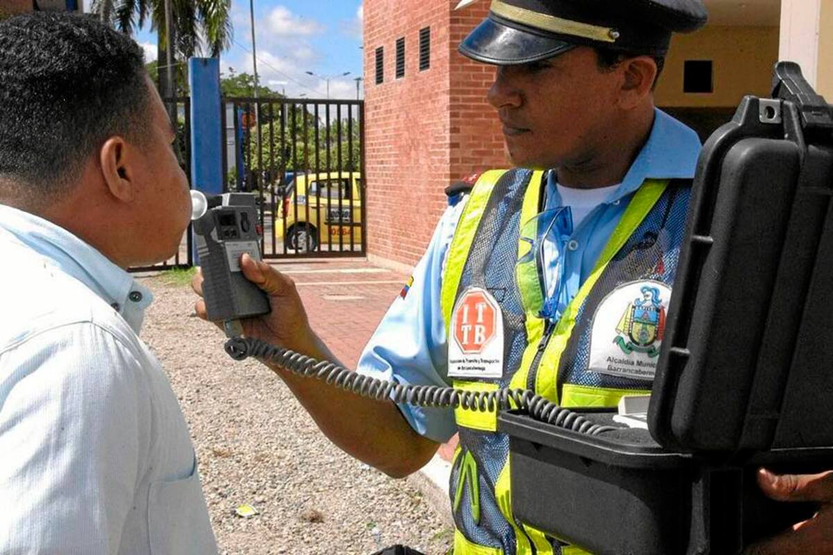 Este año en Barrancabermeja las autoridades de tránsito han suspendido 400 licencias de conducción a personas que manejaban en estado de embriaguez. (Foto: Édgar Pernett/VANGUARDIA LIBERAL)