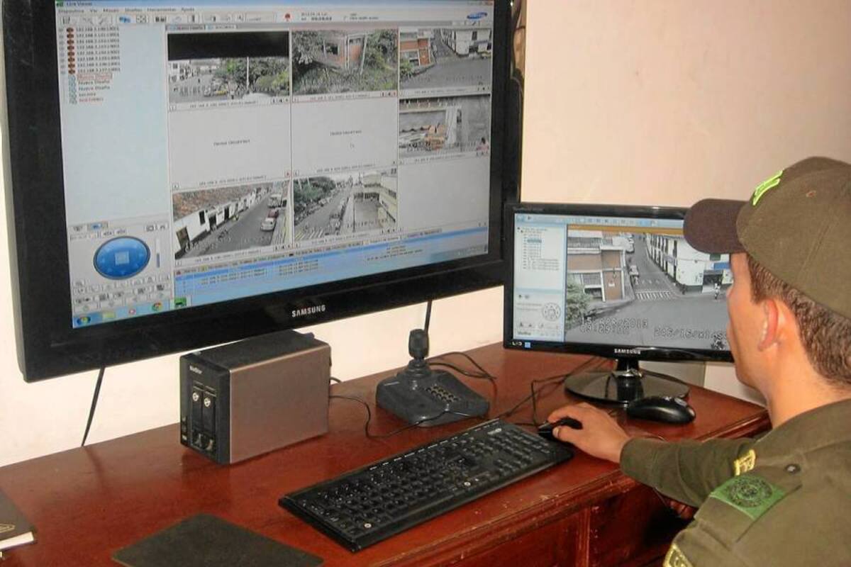 En perfecto funcionamiento se encuentran las cámaras y equipo de grabación instalados en sitios neurálgicos del Socorro, ofreciendo así seguridad a propios y visitantes con estos modernos equipos de monitoreo que son observados las 24 horas del día. (Foto: Luis Fernando Martínez Vargas/VANGUARDIA LIBERAL)