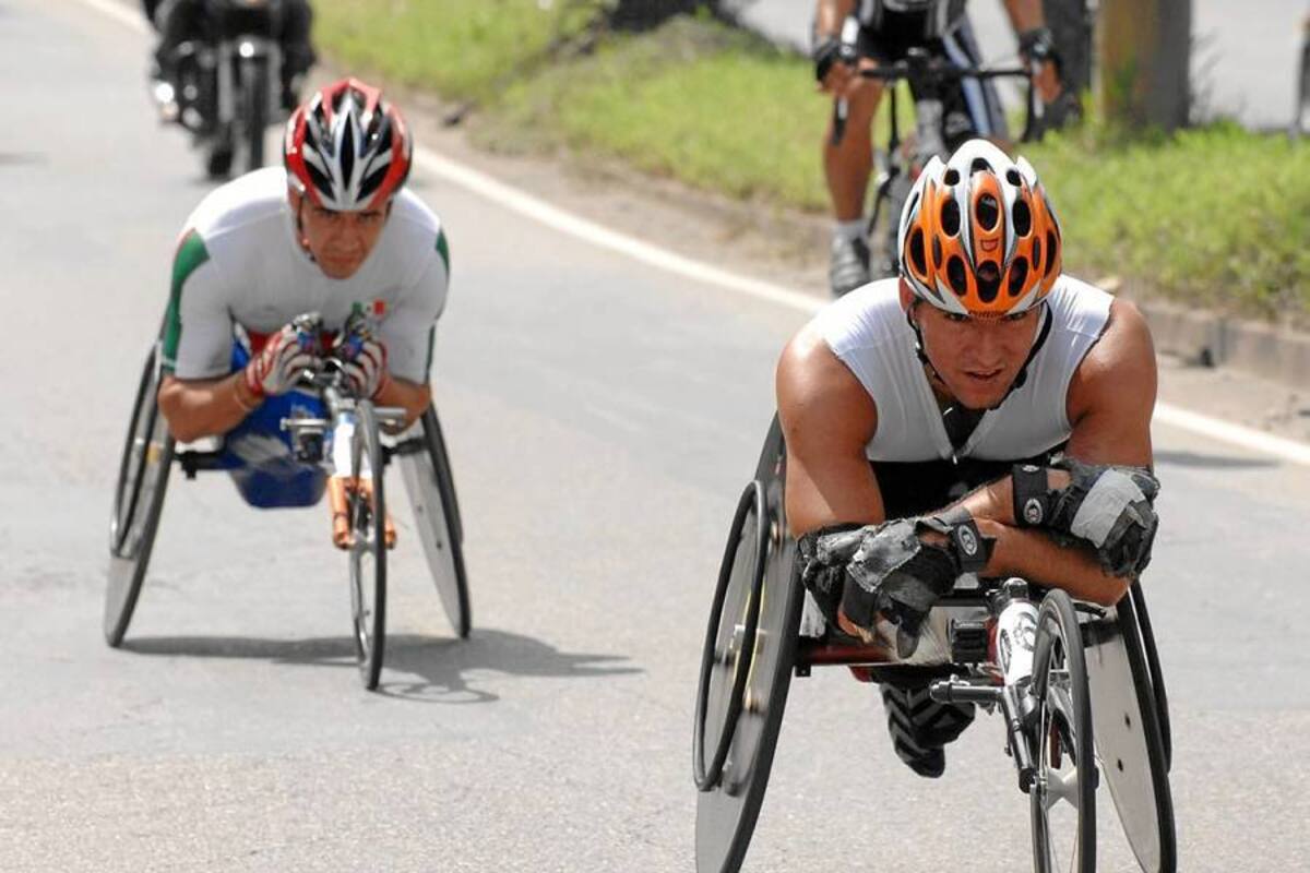 El venezolano Juan Valladares (adelante), ganador el año pasado y reciente medallista paralímpico en Guadalajara, así como el mexicano Alfonso Zaragoza, ganador de la primera edición, estarán buscando la victoria este domingo en la III Carrera Paralímpica Internacional. (Foto: Archivo / VANGUARDIA LIBERAL )