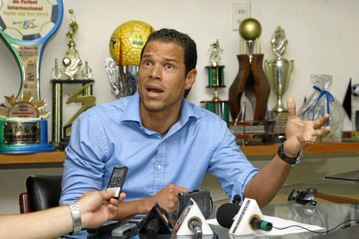Mano a mano de Córdoba con la prensa (Foto: César Flórez / VANGUARDIA LIBERAL)