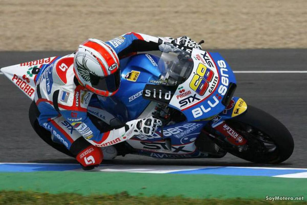El piloto colombiano Yonny Hernández que compite en la segunda categoría en importancia del Mundial de Motociclismo, Moto2, sufrió una fuerte caída en el Gran Premio de la República Checa, disputado el pasado domingo en el circuito de Brno, sufriendo laceraciones y una luxación en una de sus muñecas. (Foto: Tomada de Internet / VANGUARDIA LIBERAL)