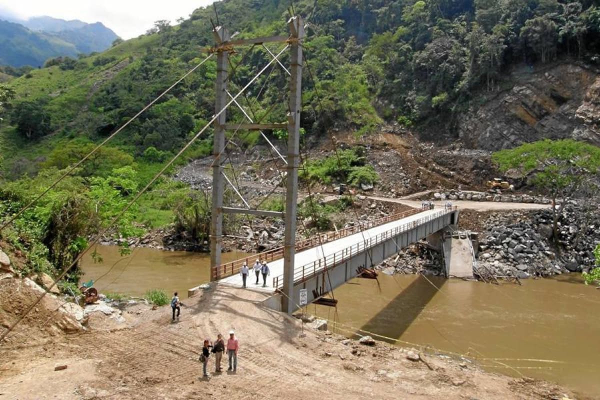 Casi un año tardó la reconstrucción del puente El Tablazo. (Foto: Nohora Celedón / VANGUARDIA LIBERAL)
