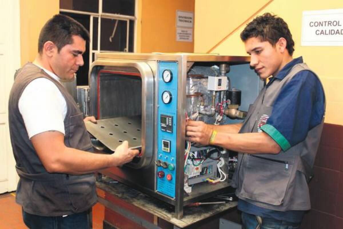 Así se fabrican los esterilizadores, que trabajan con temperaturas desde los 121 grados hasta los 130 grados centígrados. (Foto: Nelson Díaz /VANGUARDIA LIBERAL )