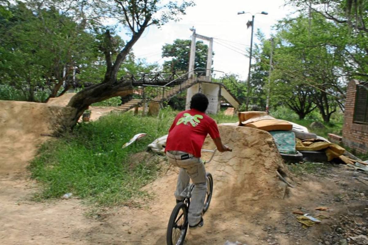Los deportistas solicitaron a las autoridades reforzar la seguridad en la pista de ciclismo de El Gallineral. (Foto: Mauricio Betancourt/VANGUARDIA LIBERAL )