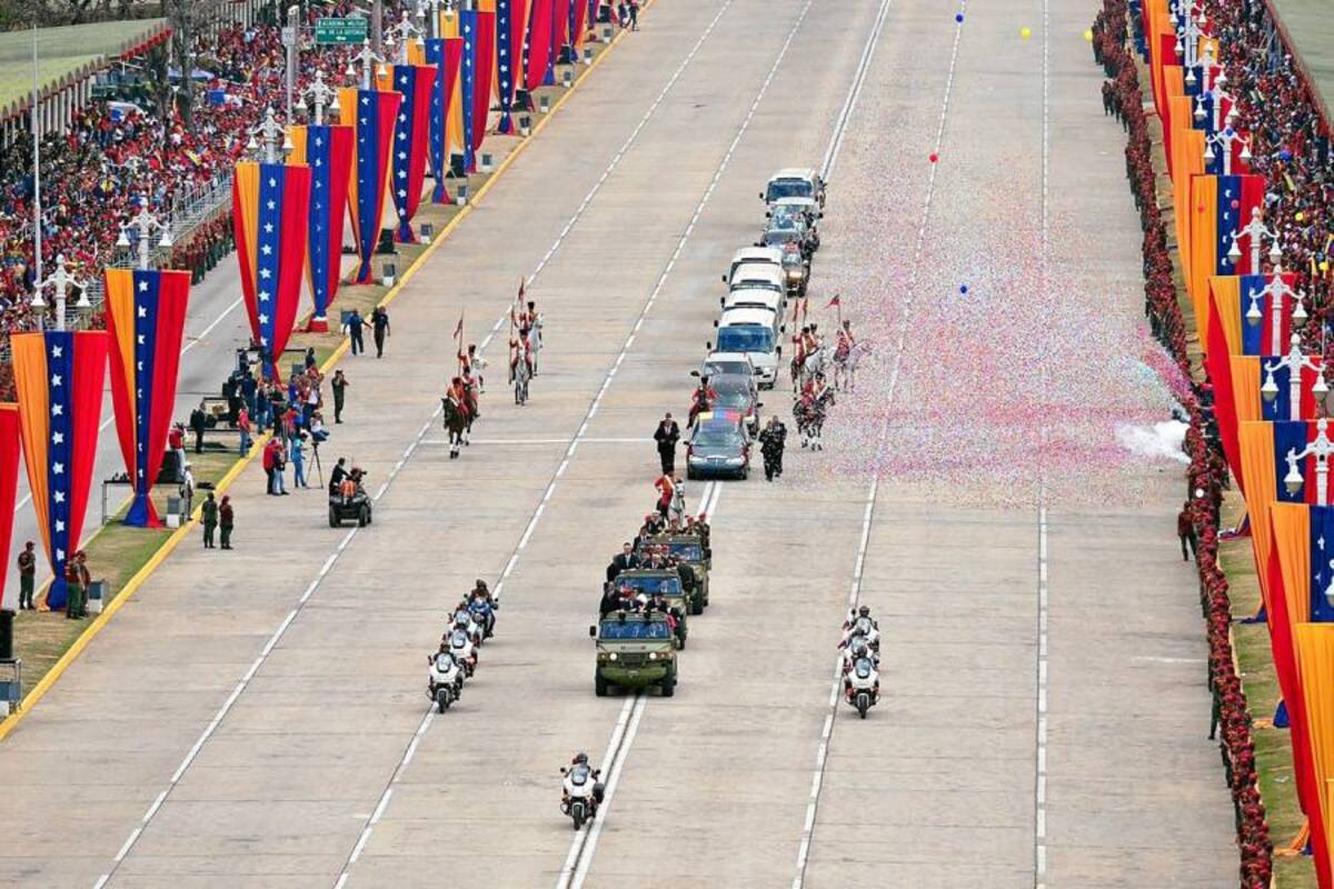 Chávez recorrió Caracas por última vez en cortejo fúnebre
