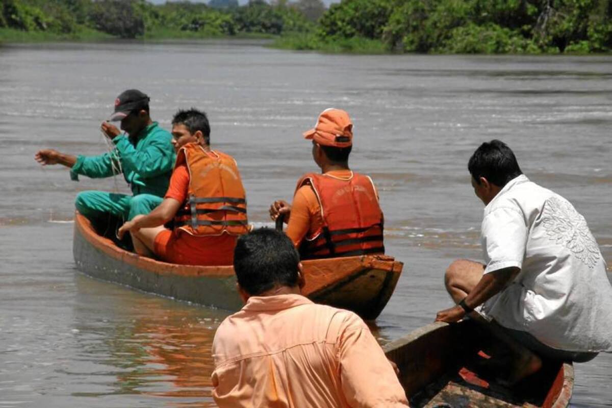 Personal de la Defensa Civil de Puerto Wilches y Cantagallo se encontraba ayer en la tarde en la búsqueda de la única persona desa-parecida luego del naufragio de una chalupa. (Foto: Archivo/ VANGUARDIA LIBERAL)