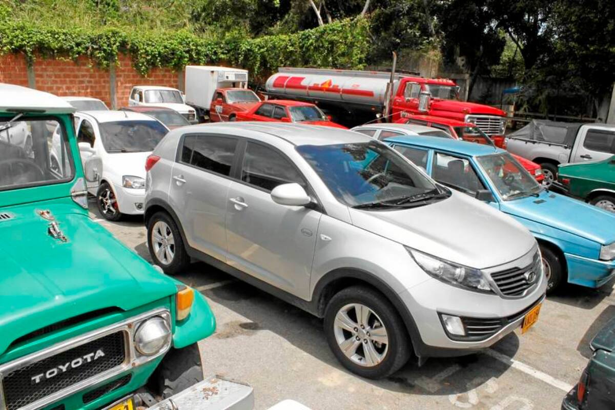 Este es el vehículo que conducía René Rodrigo Grazón y que permanece en los patios de la Dirección de Tránsito de Bucaramanga. (Foto: Nelson Díaz / VANGUARDIA LIBERAL)