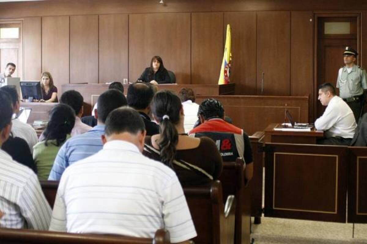 La audiencia se cumplió sin la presencia de los ocho militares condenados. Organizaciones defensoras de los Derechos Humanos y los familiares de las víctimas se hicieron presentes. (Foto: Marco Valencia/VANGUARDIA LIBERAL )