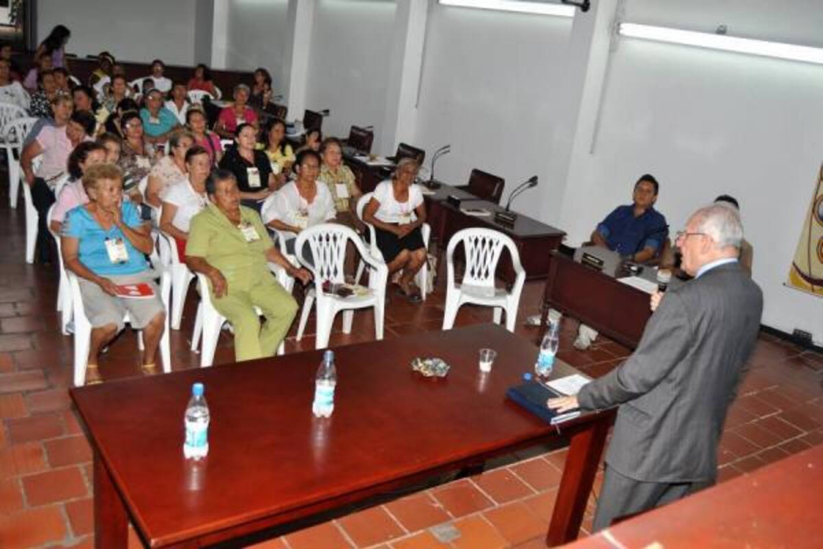 Desde las dos de la tarde se reunieron mujeres de diferentes edades que estuvieron interesadas en mejorar su condición de vida.(Foto: Suministrada/VANGUARDIA LIBERAL )