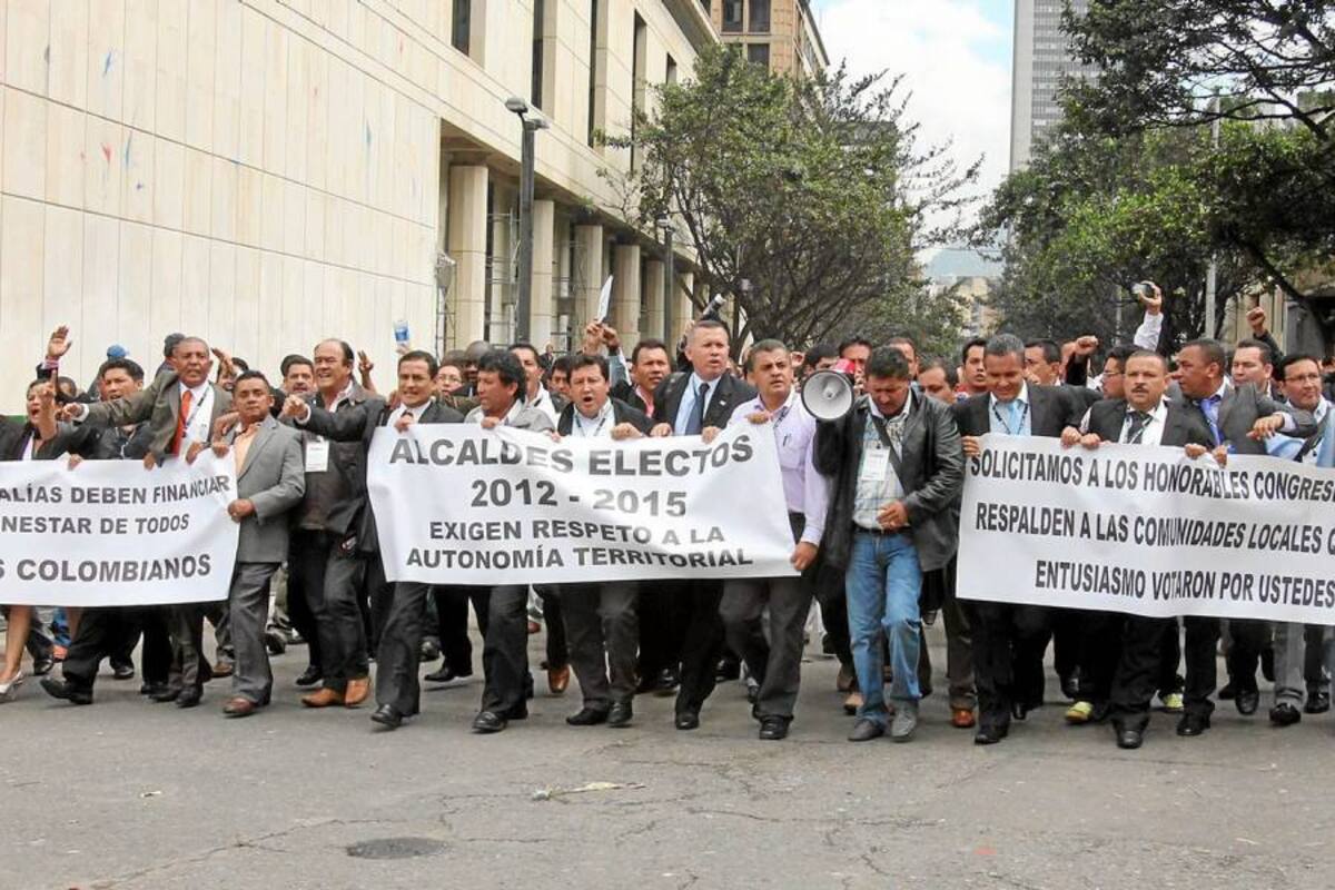 Un grupo de alcaldes se reunieron en Bogotá para protestar contra la ley de regalías y pedir que sea archivado y vuelto a presentar. (Foto: Archivo/VANGUARDIA LIBERAL )