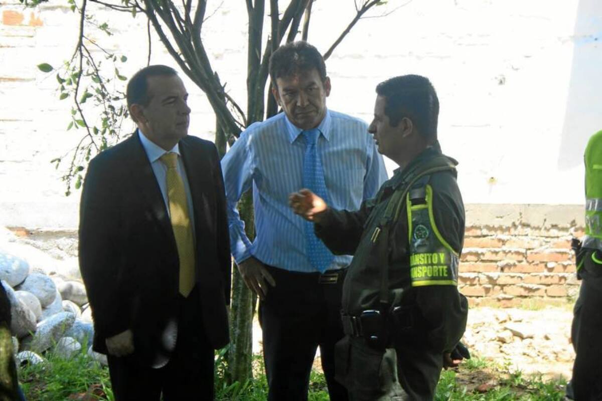 El Municipio y la Policía de Tránsito y Transporte del Área Metropolitana y de la Inspección de Tránsito de Piedecuesta se reunieron ayer en los terrenos donde entrará a operar la nueva sede, ubicada de manera diagonal al ICP. (Foto: Suministrada / VANGUARDIA LIBERAL )