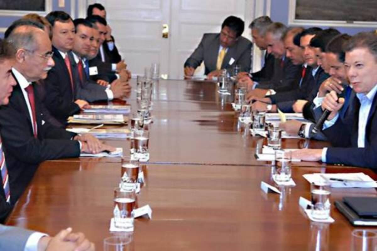 La reunión con el presidente Juan Manuel Santos se cumplió ayer en el Palacio de Nariño, entre las 11:00 a.m. y la 1:00 p.m. Contó con la asistencia de los gobernadores de Santander y Norte de Santander, así como los alcaldes de Bucaramanga y Cúcuta, y 25 congresistas de los dos departamentos.(Foto: Casa de Nariño Javier Casella / VANGUARDIA LIBERAL)