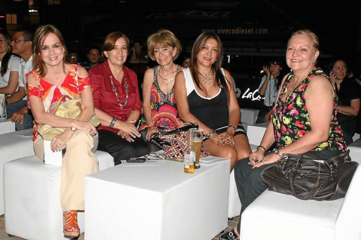 María Margarita Mantilla, Amparo Africano, Martha Sofía Castellano, Luz Mary Díaz y Nohora Cardoso. (Foto: Mauricio Betancourt / VANGUARDIA LIBERAL)