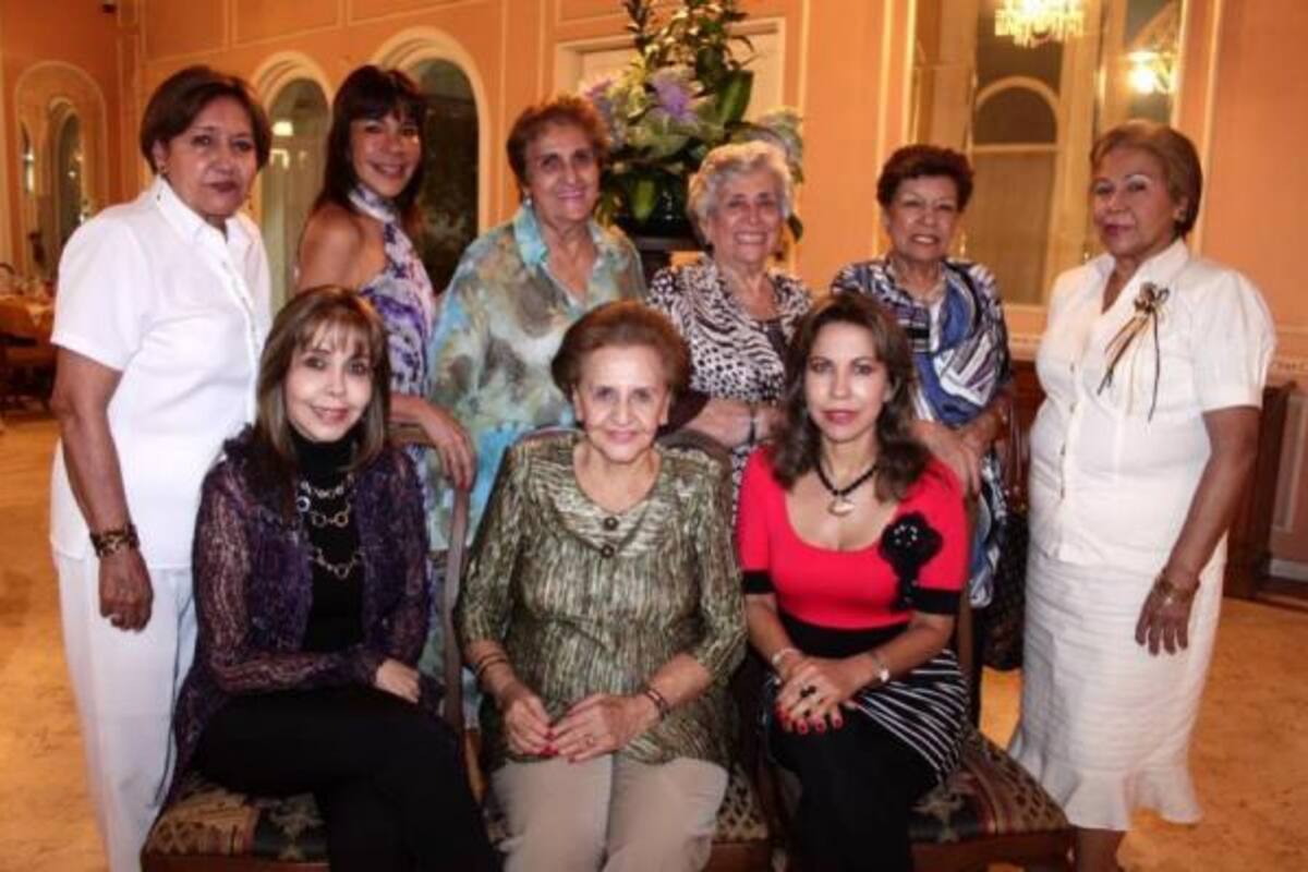 Marcela Ogliastri, Alicia Barrera de Ogliastri, Marisol Rueda Silva, Ofelia de Gómez, Martha de Rodríguez, Leonor de Prada, Elisa de Prada, Orlinda de Rueda y Graciela Silva Badillo.